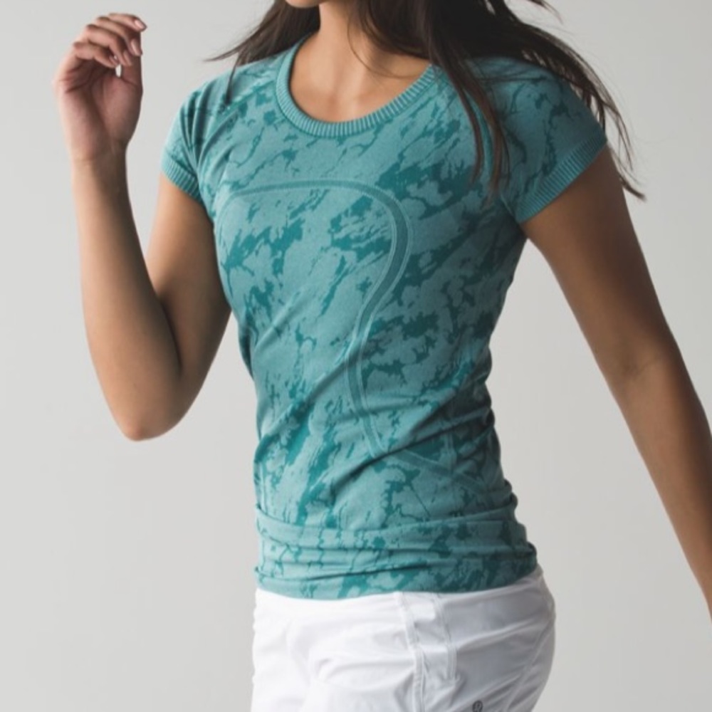 lululemon athletica Teal Patterned Short Sleeve Top